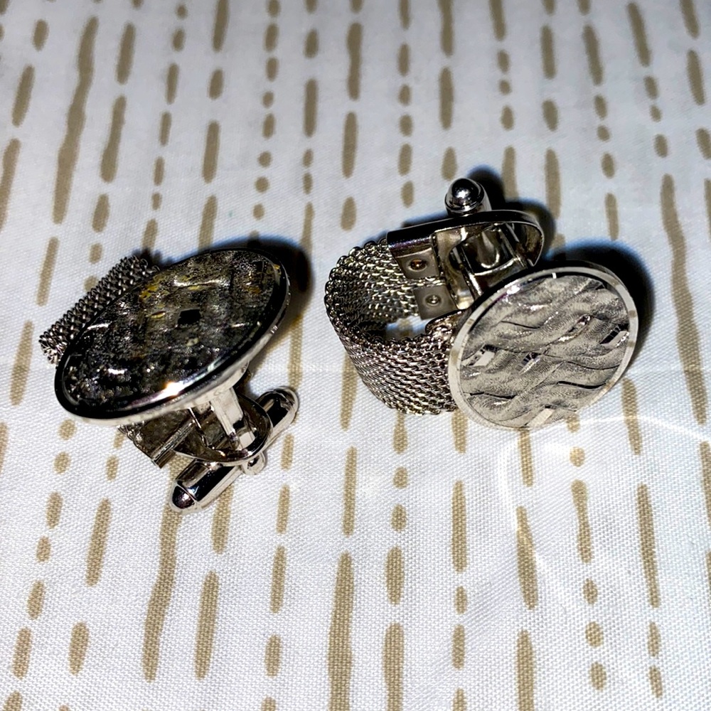 men’s silver cuff link